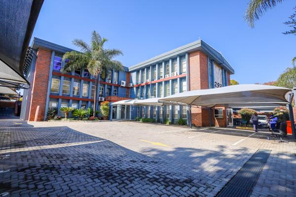 768 m² Office Space
