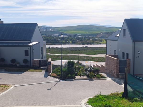 371 m² Land