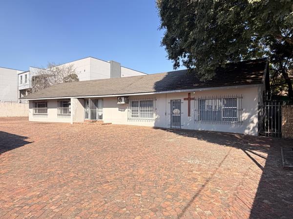 923 m² Commercial space