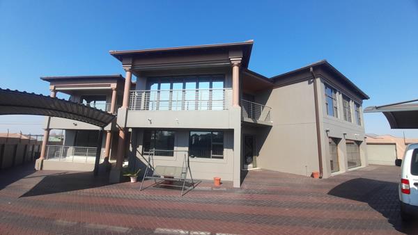 6 Bedroom House