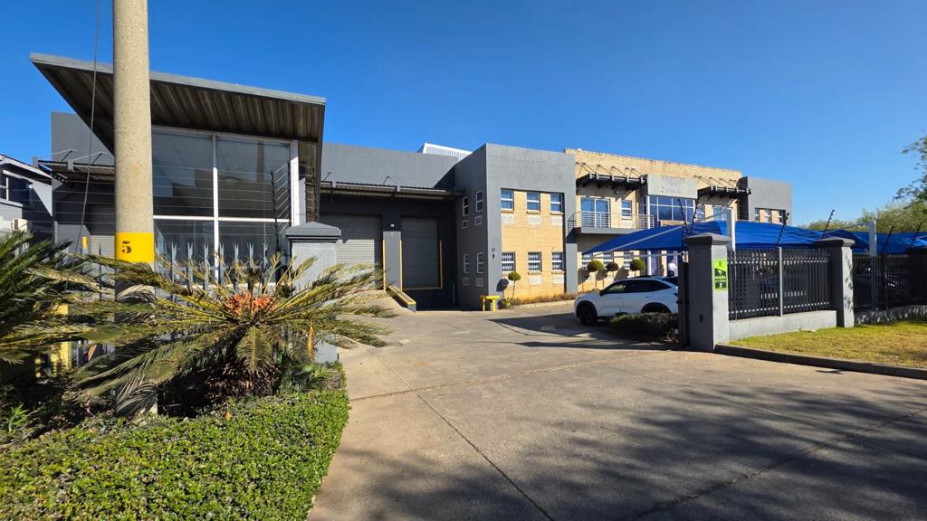 3 302 m² Industrial space