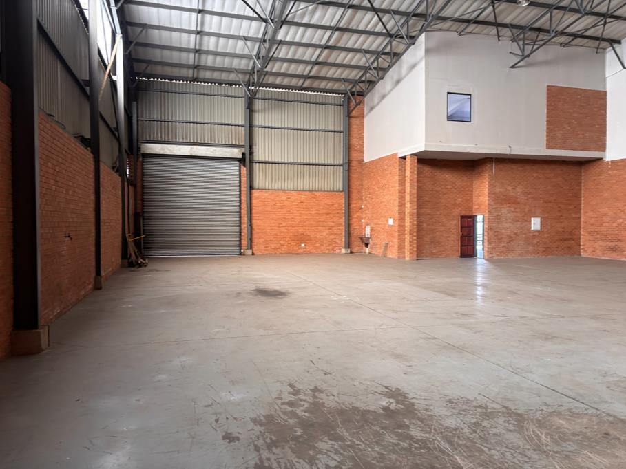689 m² Industrial space