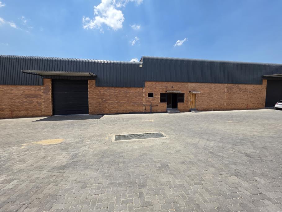 977 m² Industrial space