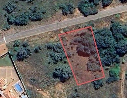 1 390 m² Land
