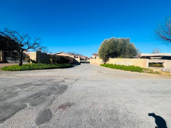 565 m² Land