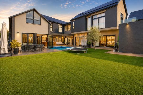 5 Bedroom House