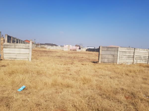 1 078 m² Land