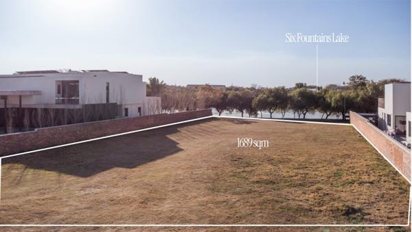 1 689 m² Land