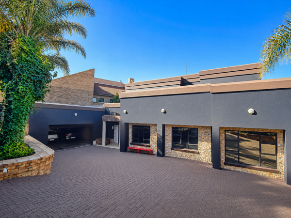 8 Bedroom House