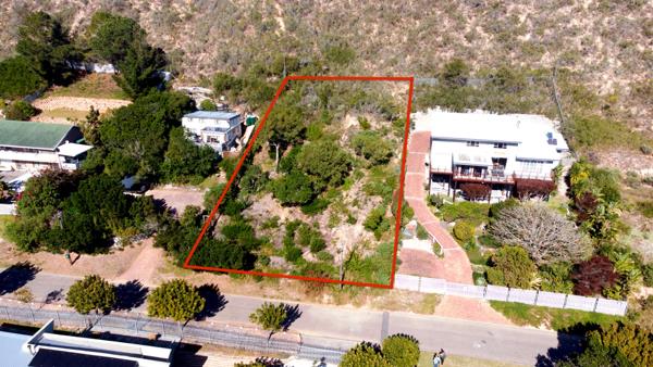 1 190 m² Land