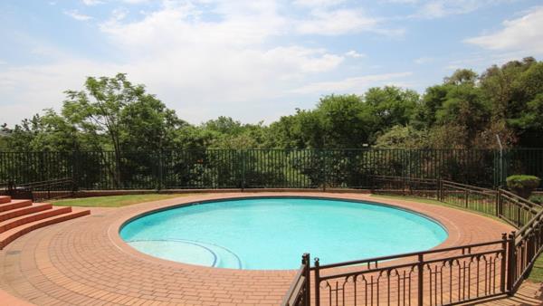 1 001 m² Land