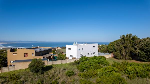 600 m² Land