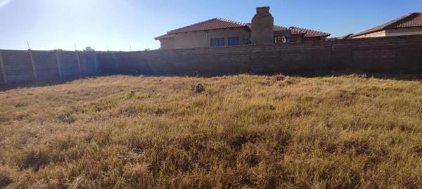 526 m² Land