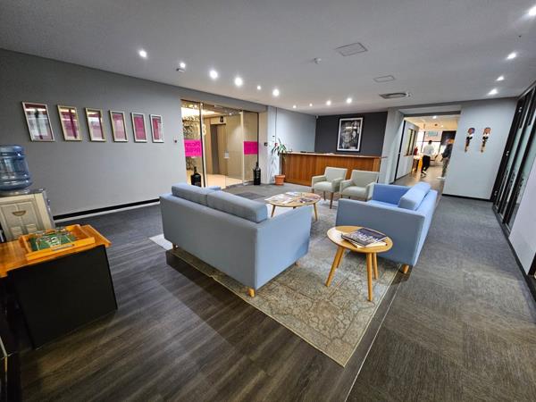 717 m² Commercial space