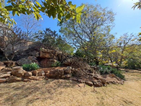 1 390 m² Land