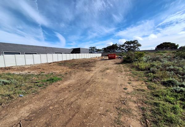 1 300 m² Land