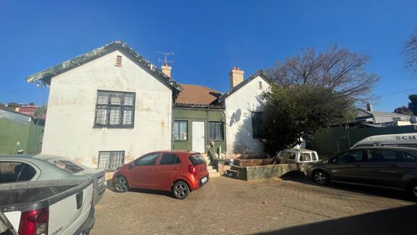 6 Bedroom House