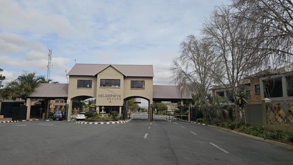 594 m² Land