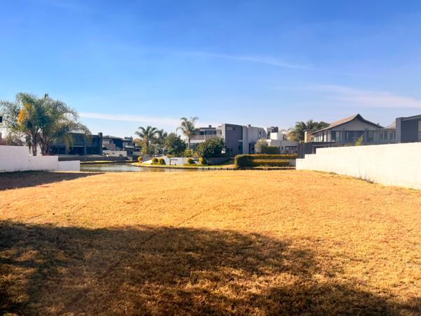 889 m² Land
