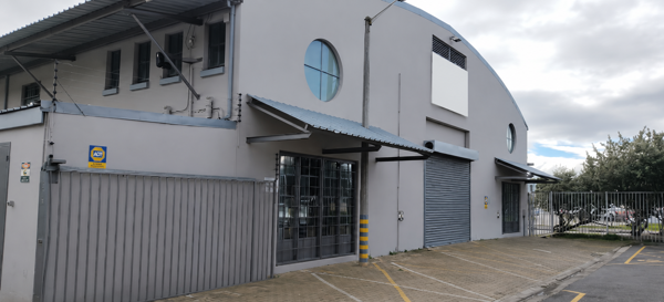 1 100 m² Industrial space
