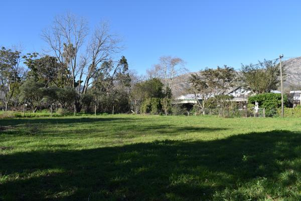 956 m² Land