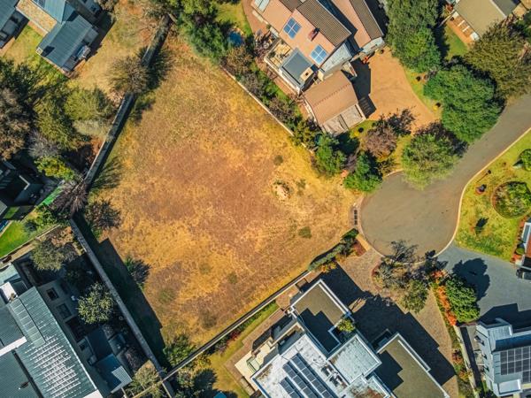 1 642 m² Land