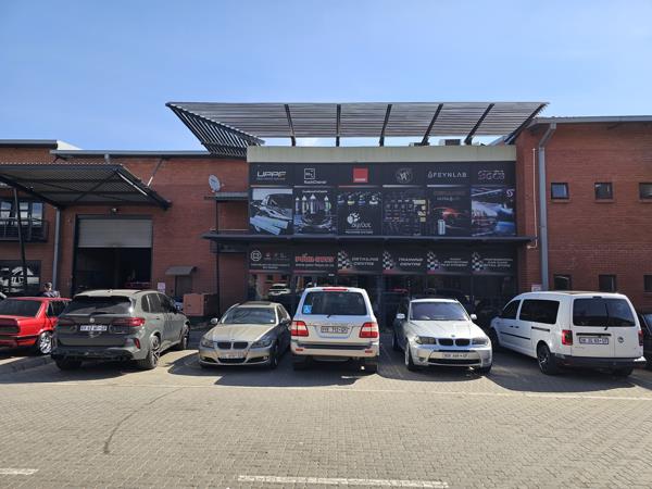 883 m² Industrial space