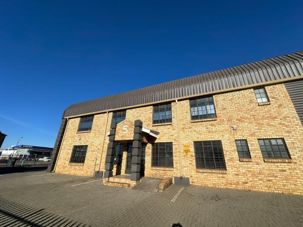 744 m² Industrial space