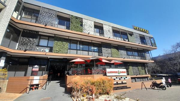 154 m² Commercial space