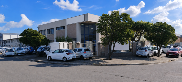 912 m² Industrial space