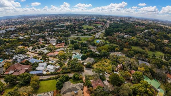 1 353 m² Land