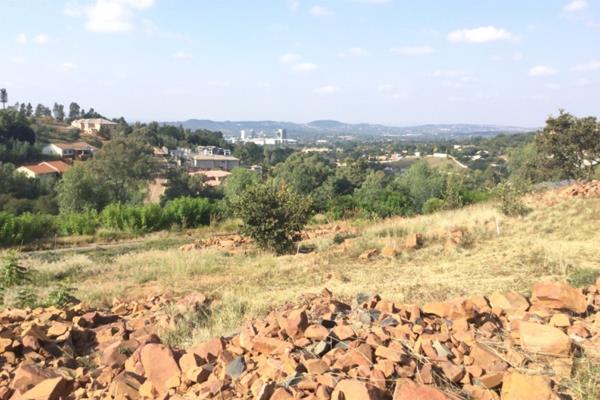 2 800 m² Land