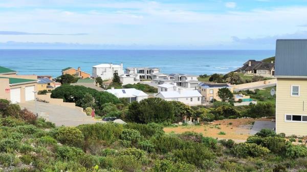 672 m² Land