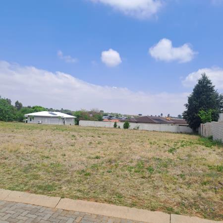 1 129 m² Land