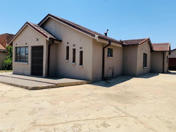 8 Bedroom House