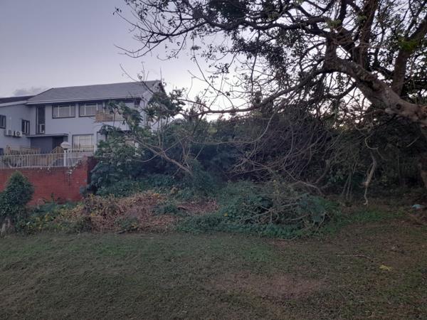 1 210 m² Land