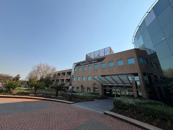 858 m² Commercial space