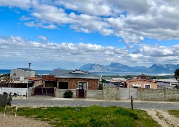 350 m² Land