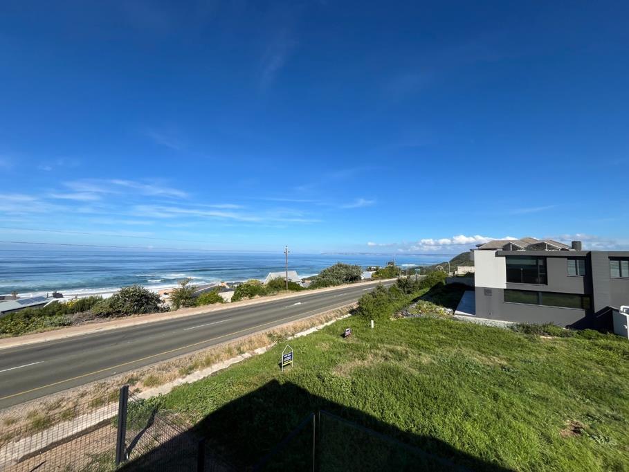 785 m² Land