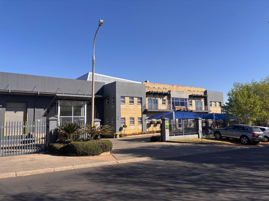 3 302 m² Industrial space