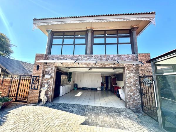 6 Bedroom House