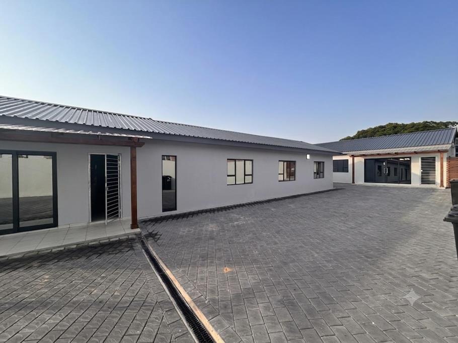 6 Bedroom House