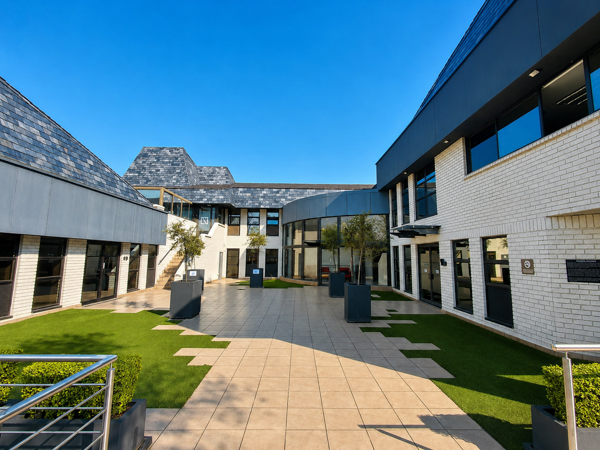 235 m² Commercial space