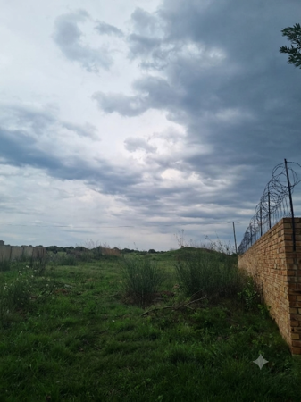 738 m² Land