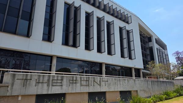 928 m² Commercial space
