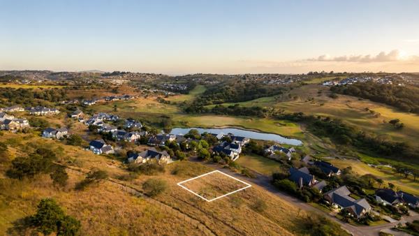 1 561 m² Land