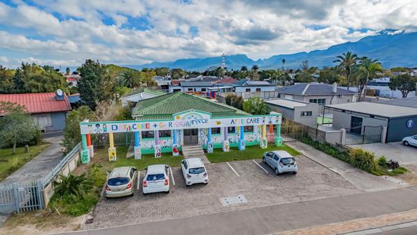 382 m² Commercial space