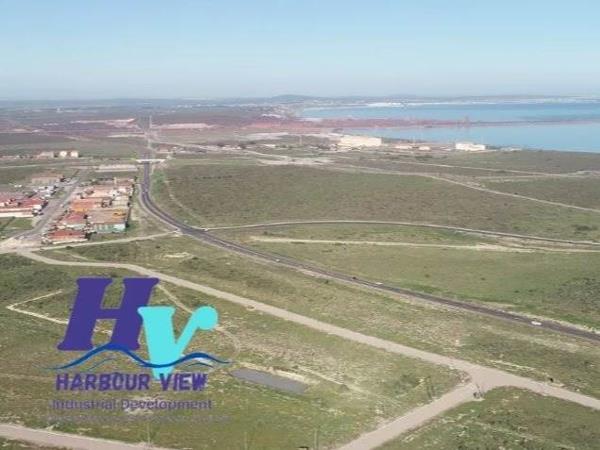 2 100 m² Land