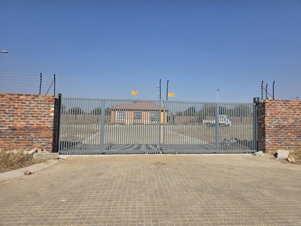 300 m² Land
