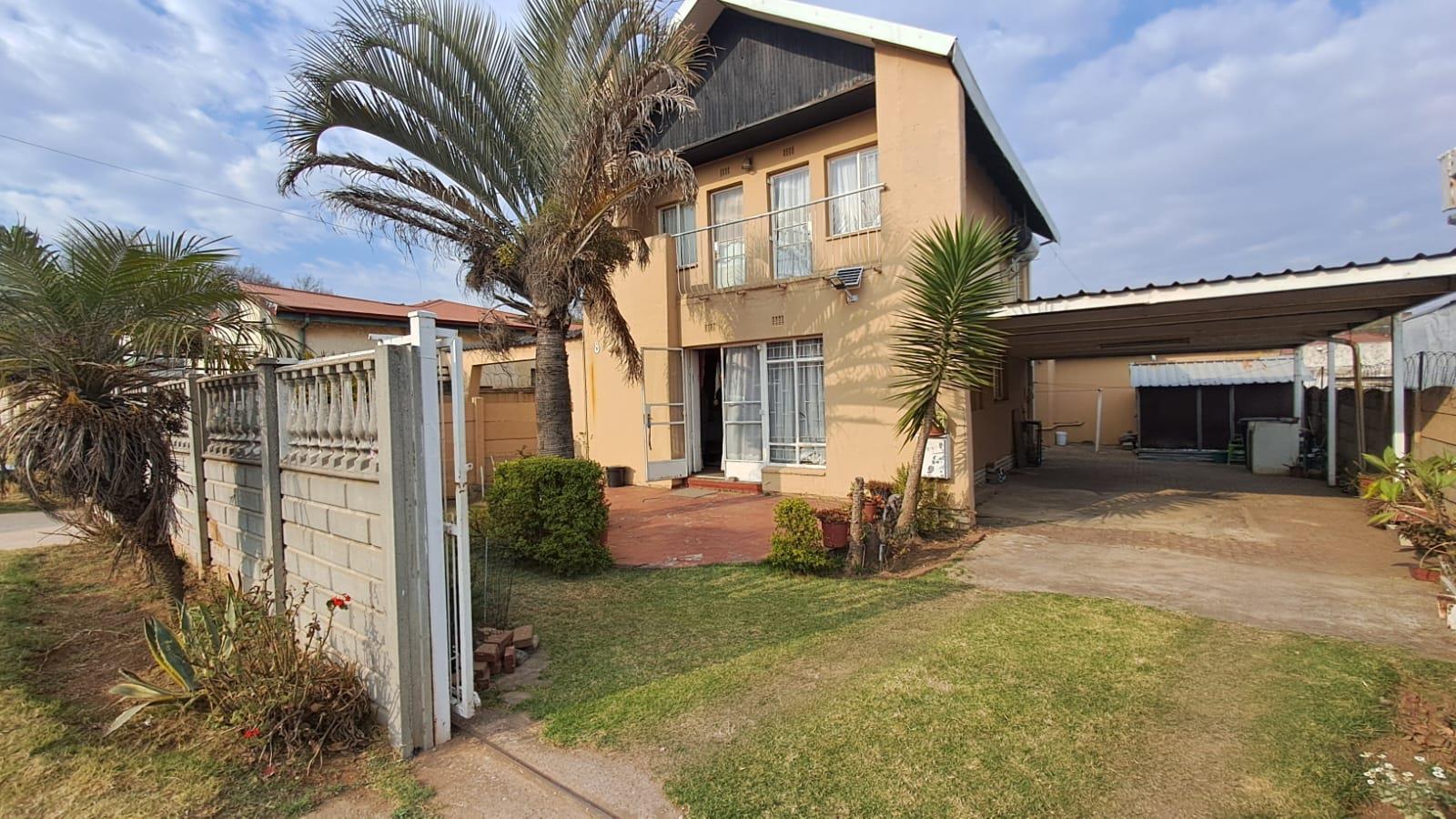 3 Bedroom House in Roodepoort North